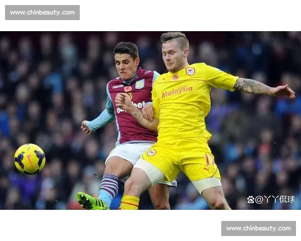 惊心动魄的决战：两队激烈对抗上演足球场上的传奇之战